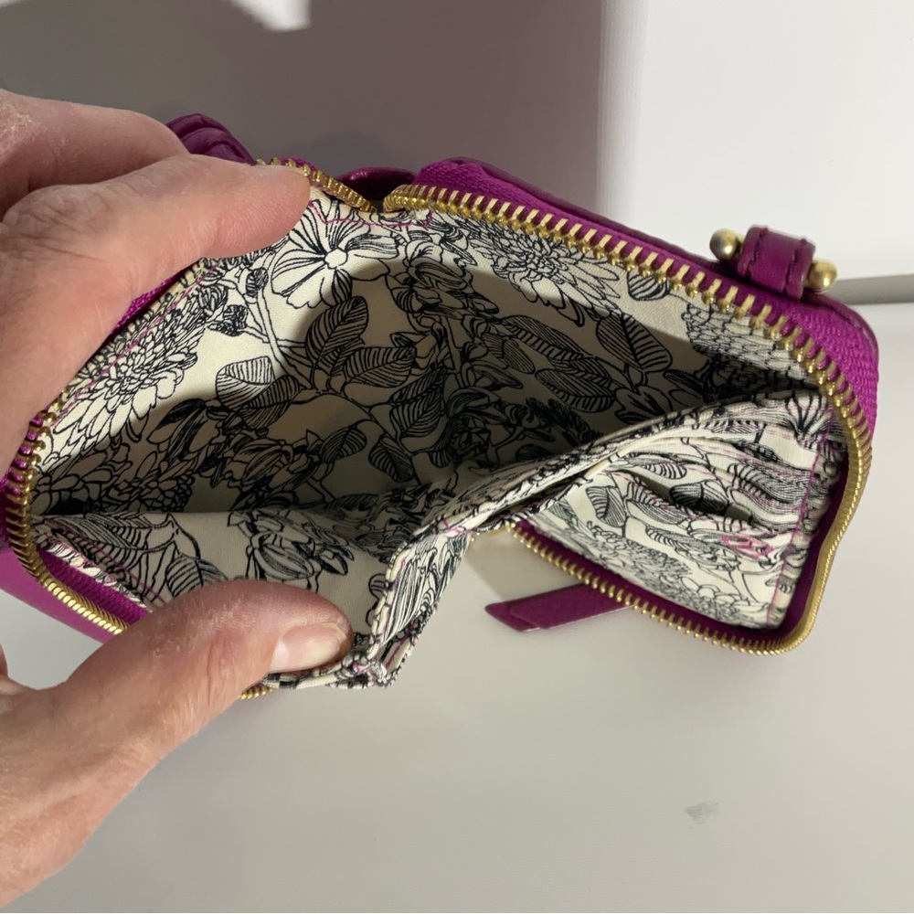 Vera Bradley Full Zip & Snap Closure Wallet Fabric Interior Cash & Card Slots - Picture 6 of 15